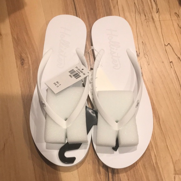 hollister flip flops